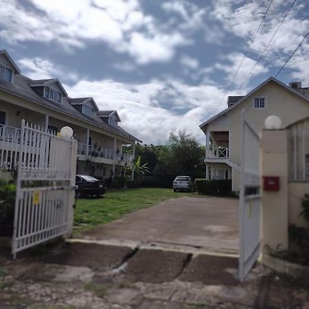 Club Caribbean Apartments ランアウェイ・ベイ エクステリア 写真