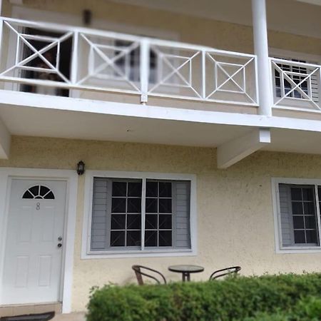 Club Caribbean Apartments ランアウェイ・ベイ エクステリア 写真