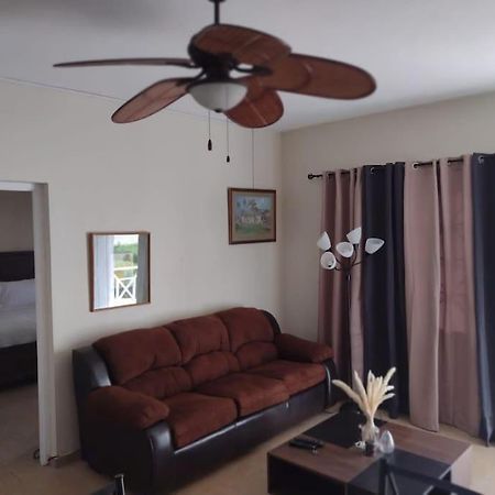 Club Caribbean Apartments ランアウェイ・ベイ エクステリア 写真