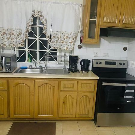 Club Caribbean Apartments ランアウェイ・ベイ エクステリア 写真
