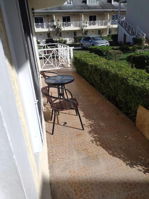 Club Caribbean Apartments ランアウェイ・ベイ エクステリア 写真