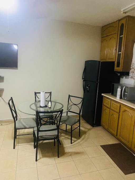 Club Caribbean Apartments ランアウェイ・ベイ エクステリア 写真