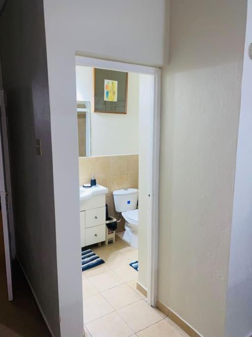 Club Caribbean Apartments ランアウェイ・ベイ エクステリア 写真